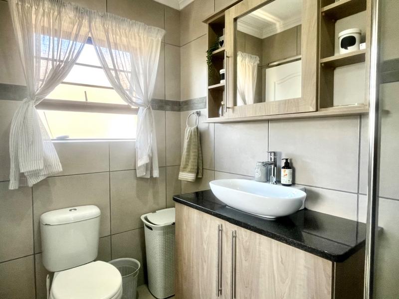 3 Bedroom Property for Sale in Reebok Western Cape